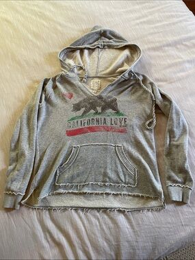 XL Billabong Gray California Bear Graphic Hoodie with Red & Green Accents